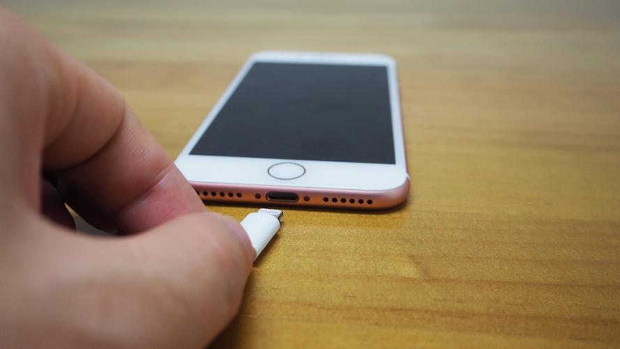 iphone7插耳机却是外放怎么办